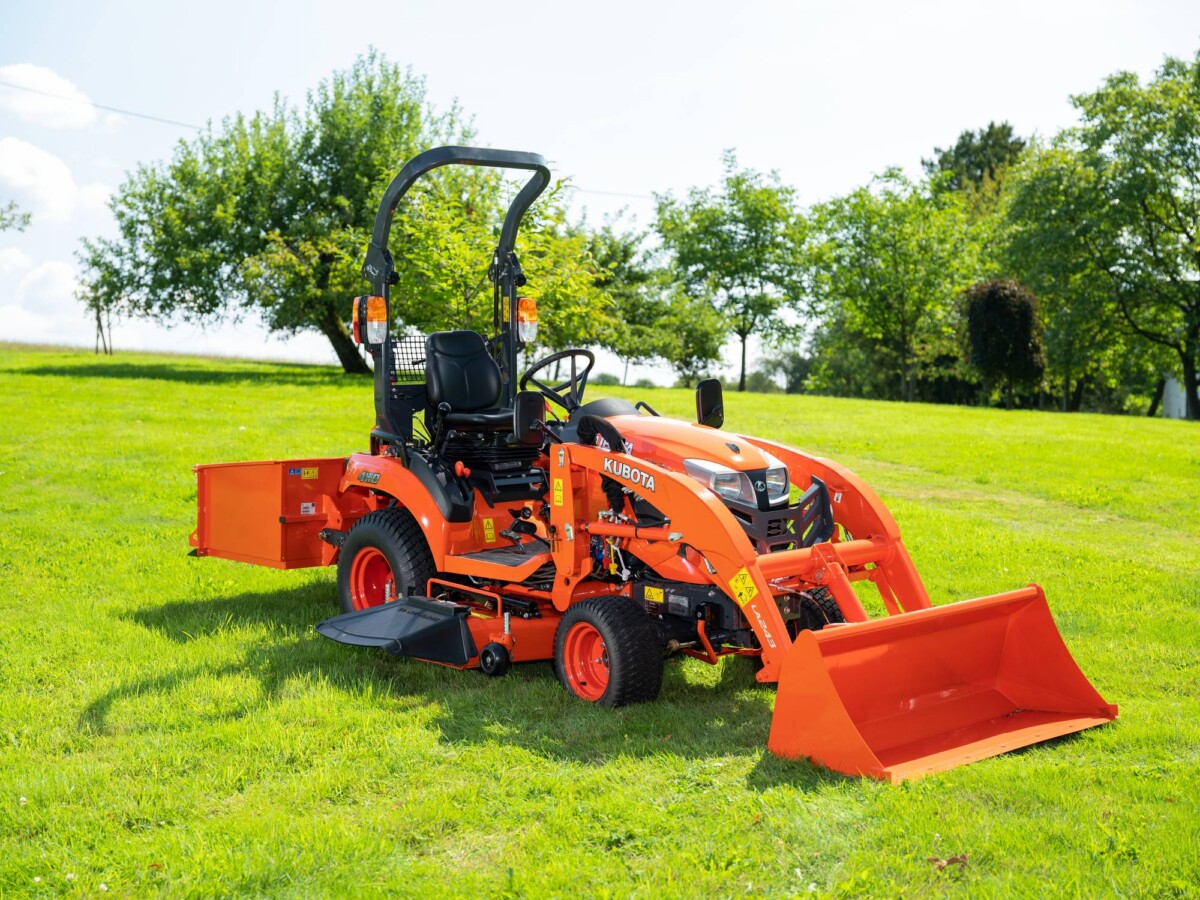 BX231_Grass_Frontloader_side101