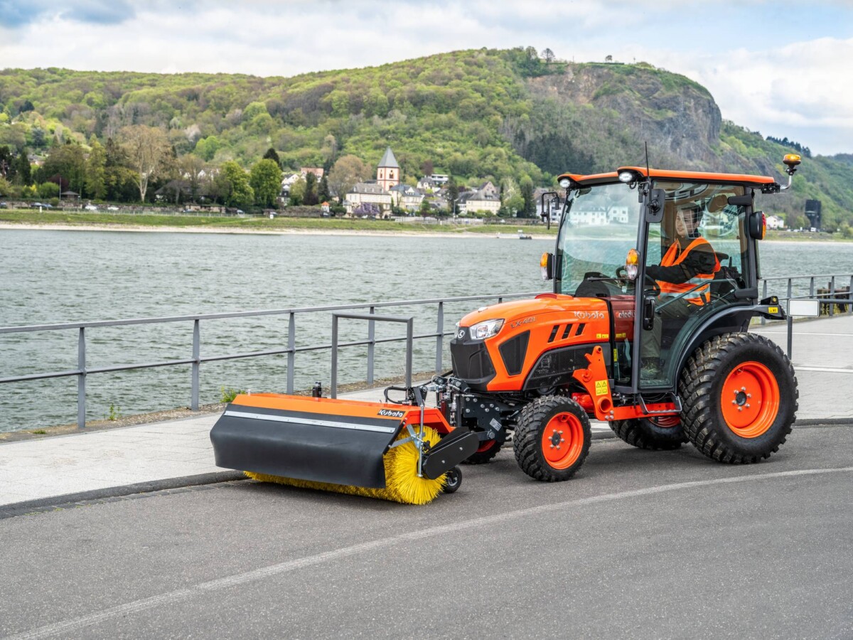 LX-Series_Street_Sweeper_Street_Side