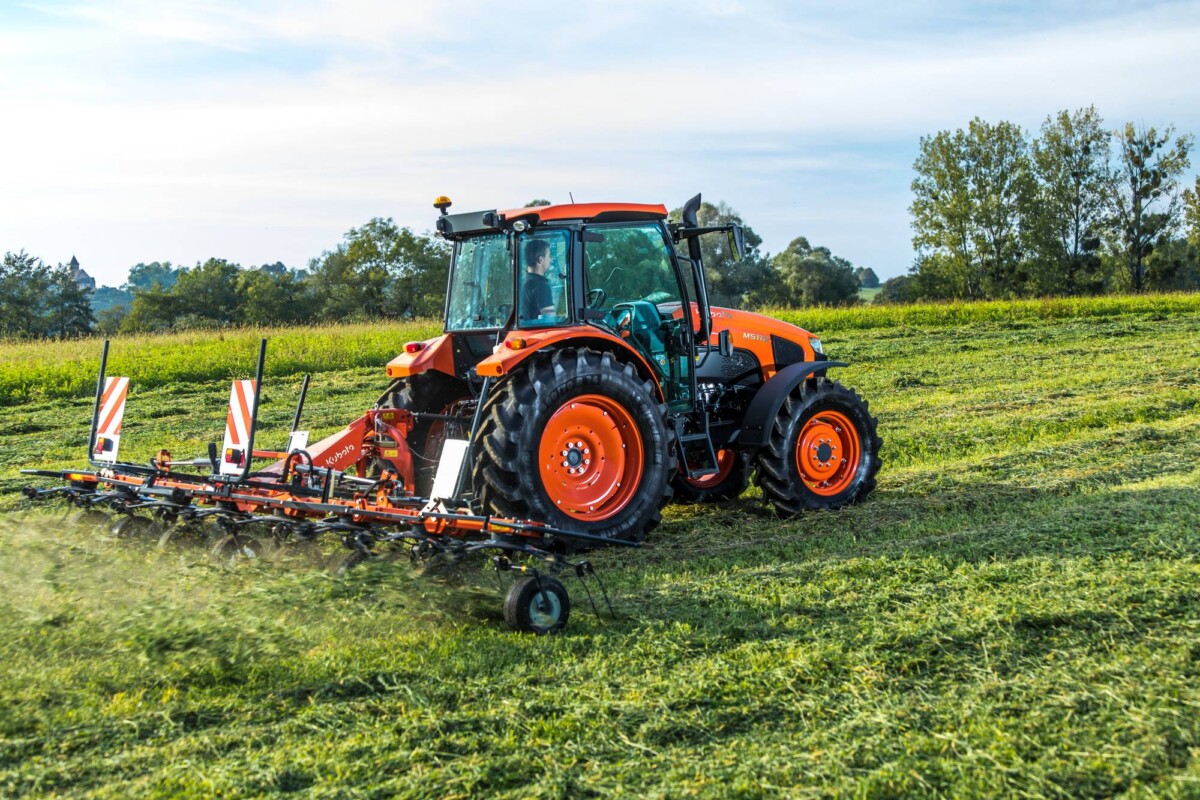 M5002_tedder_grass_rear_dynamic