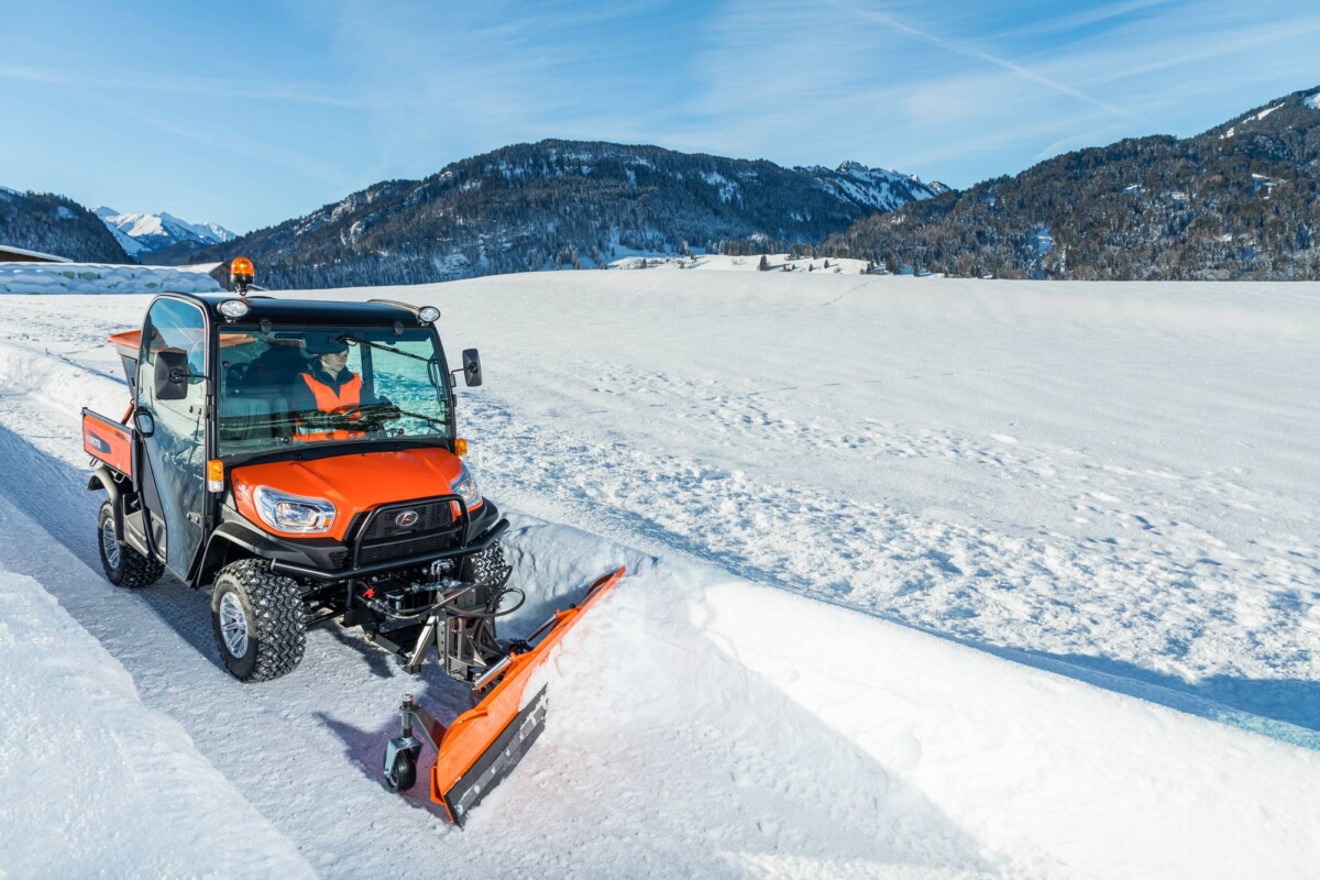 RTV_X1110_Winter_Street_Snowblade_Front16